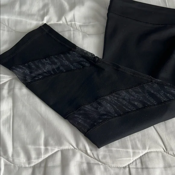 BCG Black Performance Capri Leggings with Mesh Panels - Picture 4 of 4